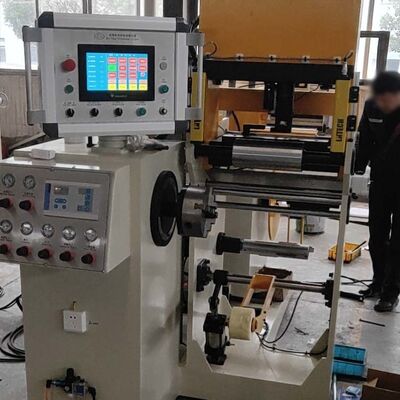 Mesin Penggulung Foil Transformer Kontrol Tegangan Otomatis dengan Pengelasan Dingin dan Penjepitan Cekam 4 Rahang
