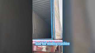 Memuat mesin penggulung foil ke dalam wadah